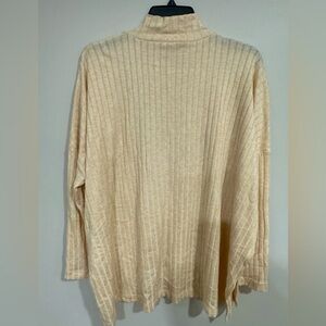 Women’s Loft Oversized Mock Turtleneck. Size Medium. Light Beige/Cream